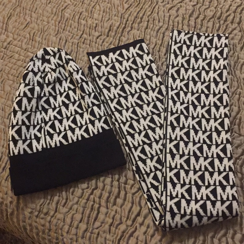 NWT MICHAEL KORS Black Toboggan & Matching Scarf